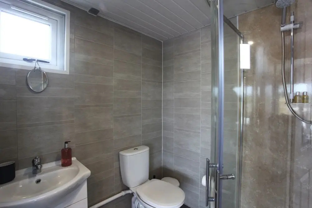 Deerfin Rentals. Private Chalet with Hot Tub