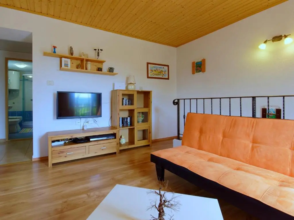 Villa in Bratulici With Pool Near Beach