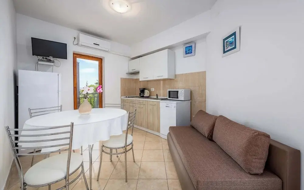 2-bedroom Apartment in Drenje