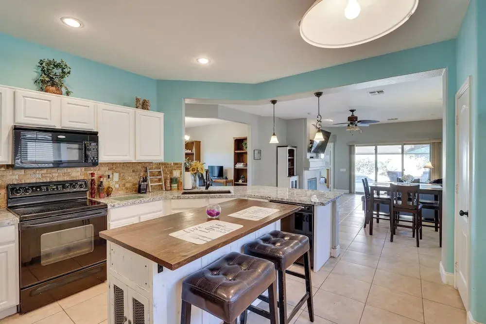 Mtn Views: Family-friendly Gold Canyon Getaway!