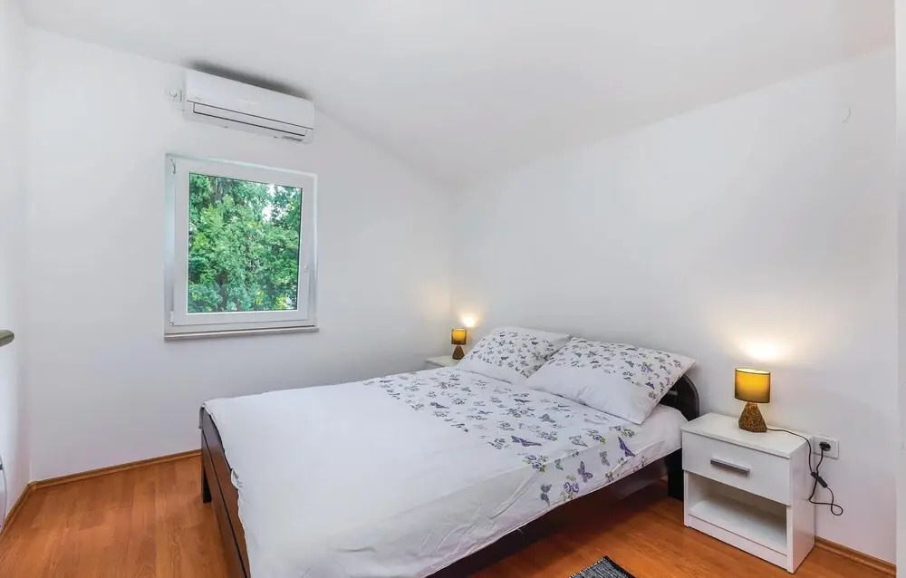 Beautiful Home in Smokvica With Wifi and 6 Bedrooms