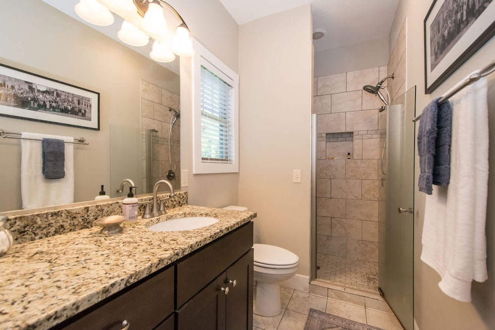 3BR Retreat Ensuite Baths Fire Pit