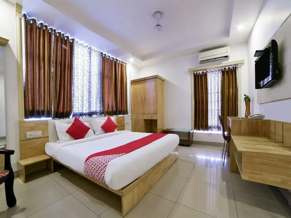 OYO 16894 Aditya Residency
