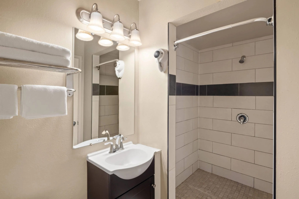 Travelodge by Wyndham Everett City Center