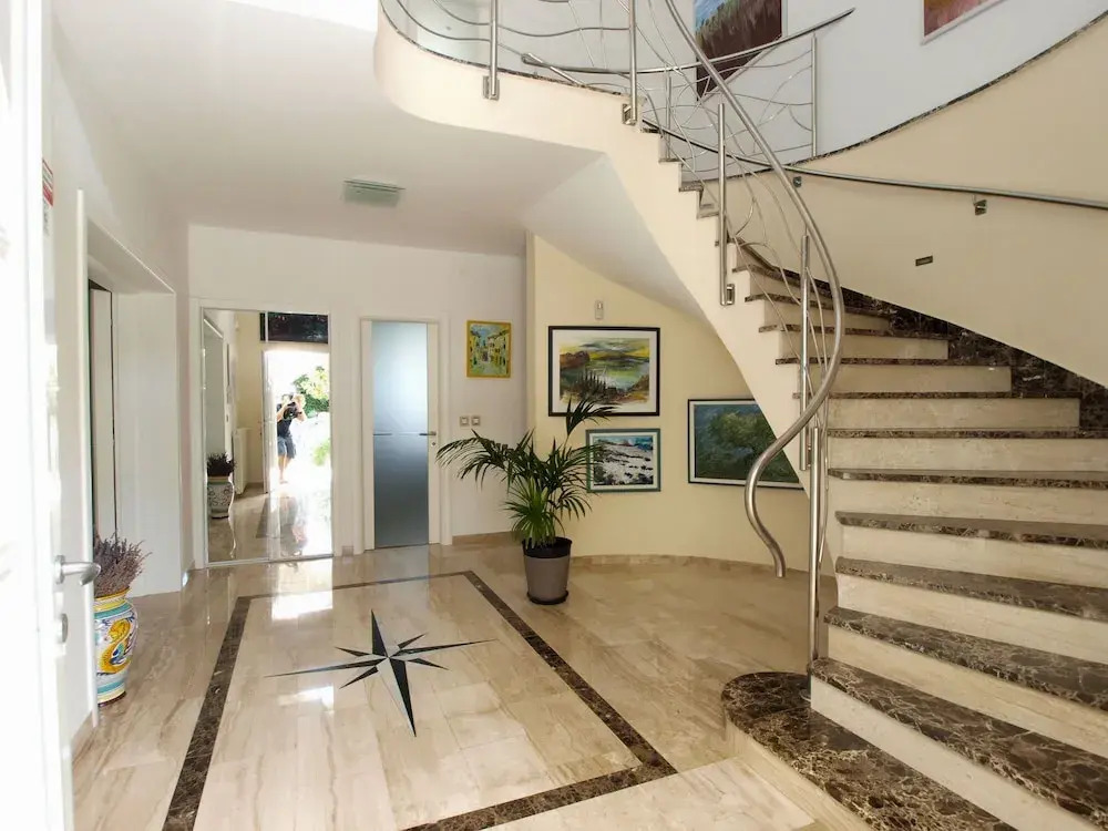 Apartment 440