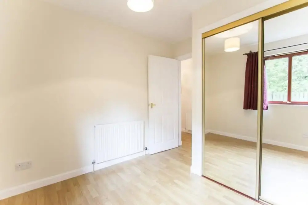 2 Bedroom Flat In Edinburgh