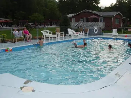 A Holiday Motel - Maggie Valley