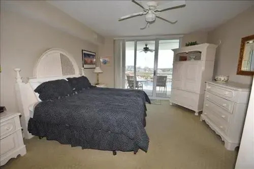 1005 North Tower Condo