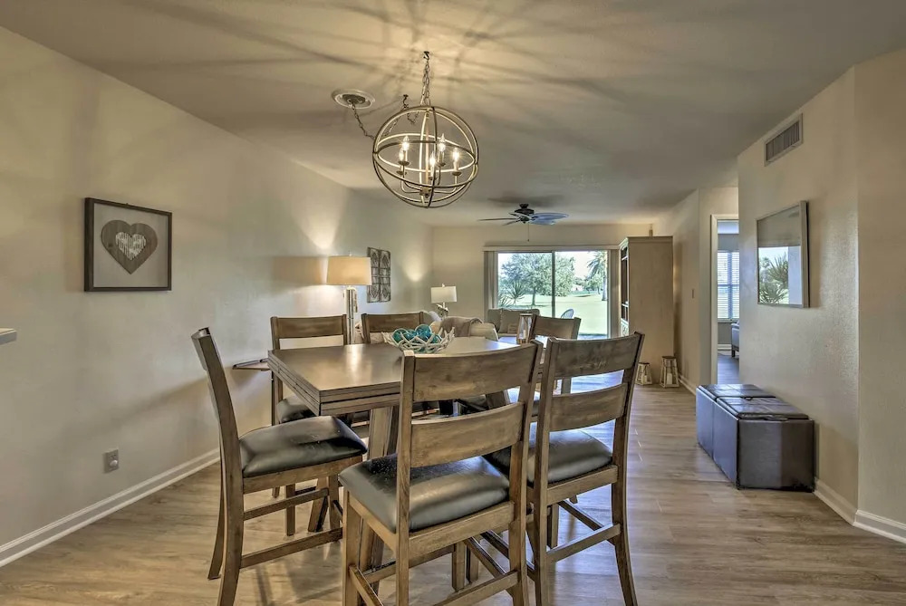 St Pete Condo w/ Heated Pool - 3 Miles to Beach!