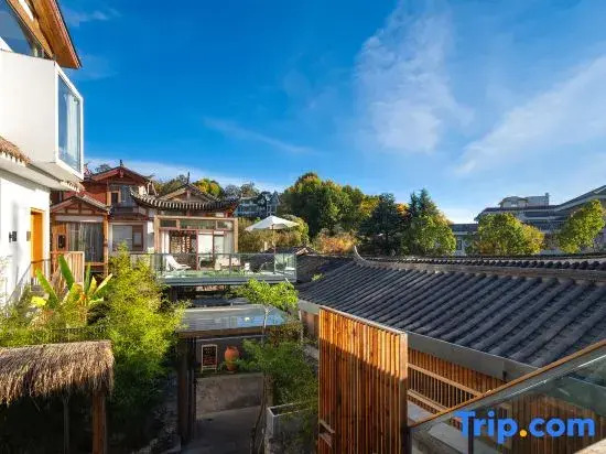 LiJiang Ancient Town DaMei Huasu · JuShe | SenYe Glowscape Designer Homestay (Dashuiche Branch)