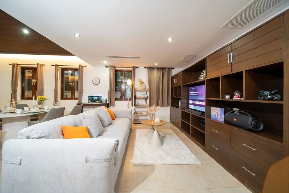 Spacious Private 4 BR Villa With a Working Office