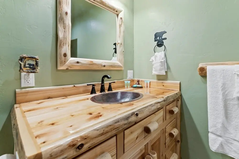31 - Serenity Pines 4 Bedroom Home by Redawning