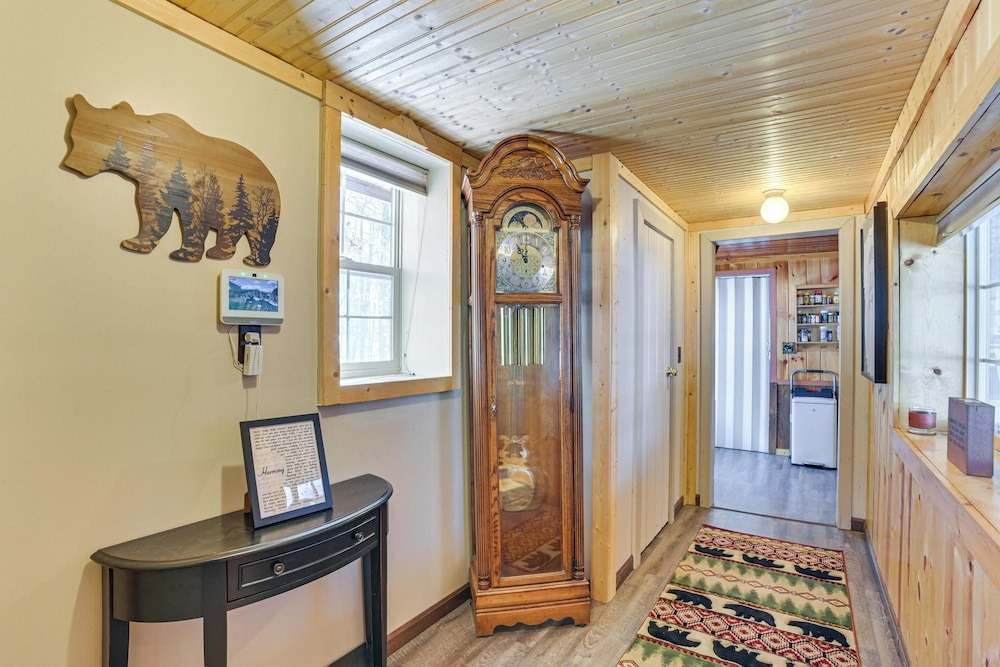 Rifle Lake Cabin! Michigan Outdoor Adventure Pad
