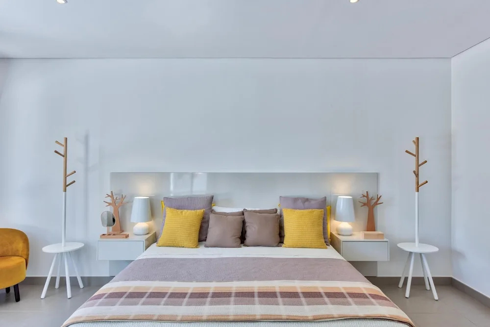 Contemporary Condo, Walk to Beach, Shops, Restaurants, AC, Free Wifi, Pool