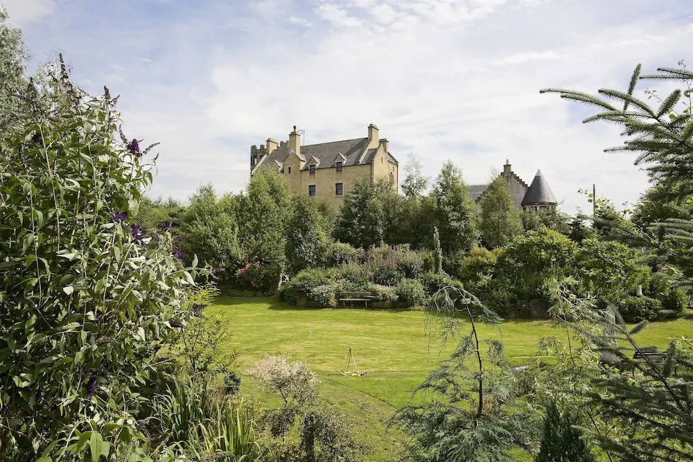 The Tower at Plane Castle-sleeps 4-pets Ok-parking