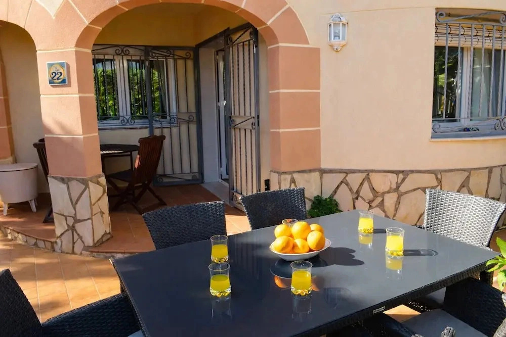 Ch1200 in Oliva With 3 Bedrooms and 2 Bathrooms