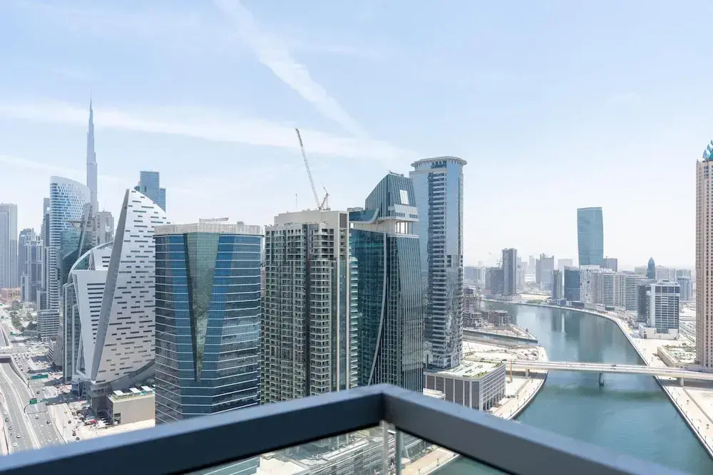 SuperHost - Luxury Apt with Panoramic Burj and Canal Views