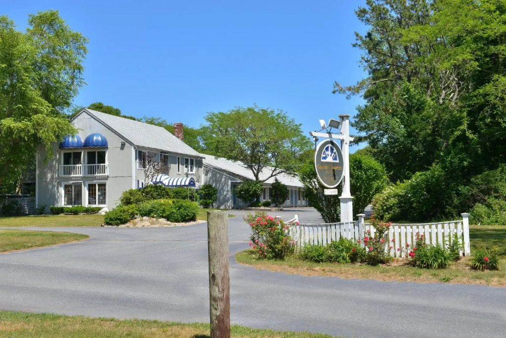 Captains Quarters Motel & Conference Center