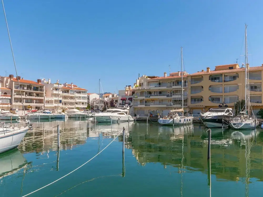 Beautiful Holiday Home for 4 With Private Swimming Pool