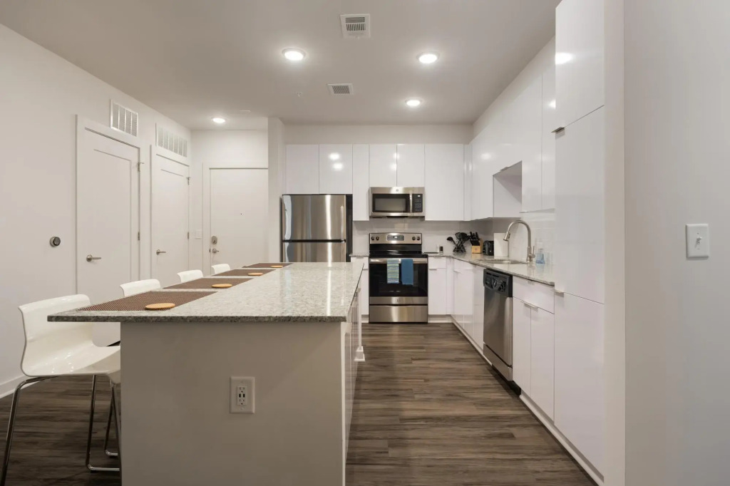 Spectacular Suite 2BR/2BA Apt. (A) - Includes Bi-weekly Cleanings & Linen Change