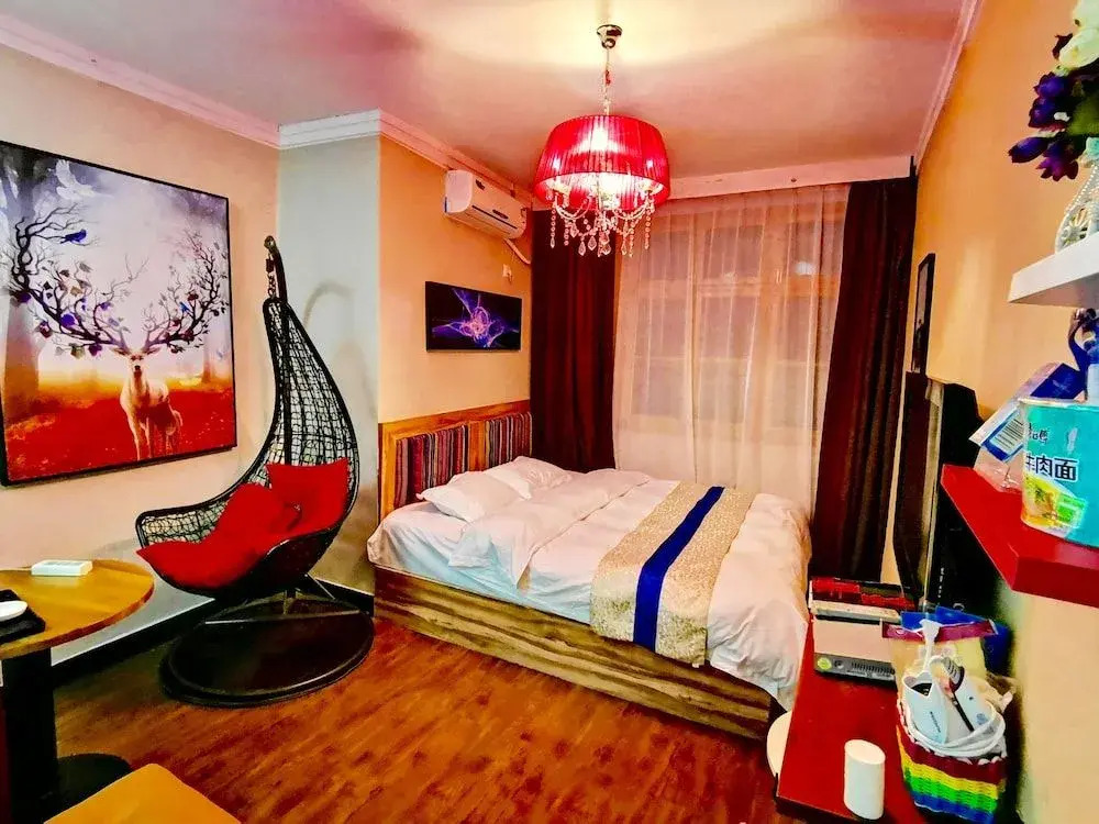 Fenghuang Little Bear Family Guest House