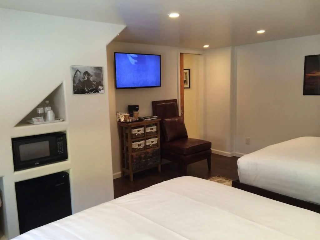 Iron Horse Inn