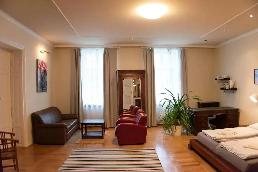 velký apartmán (145m2), v historickom centre Bratislavy na pešej zóne