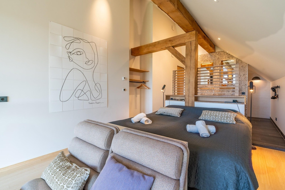 Modern 6-person Villa With Private Hot Tub - Near Beach & Nature