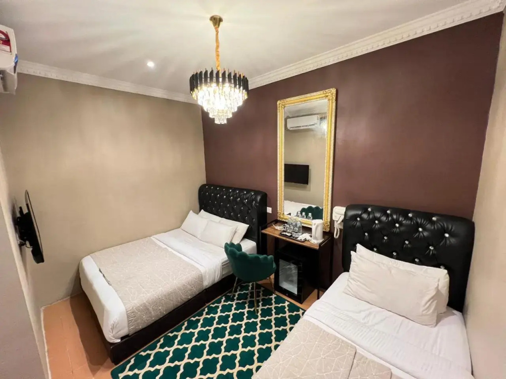 Ghazrins Garuda Hotel