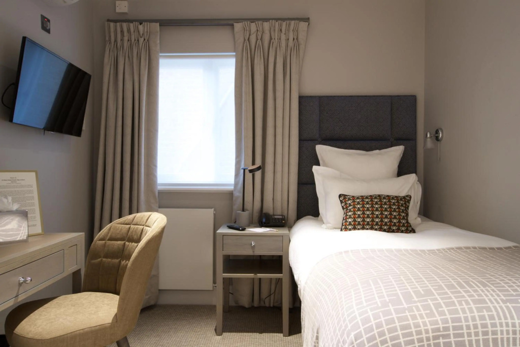 54 Queens Gate Hotel