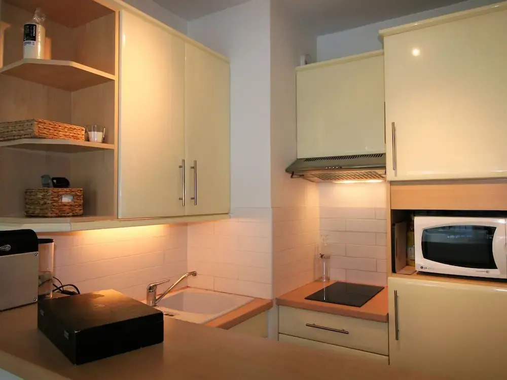 Modern Apartment With air Conditioning, Pool and Tennis Courts, Within Walking Distance of the Beach