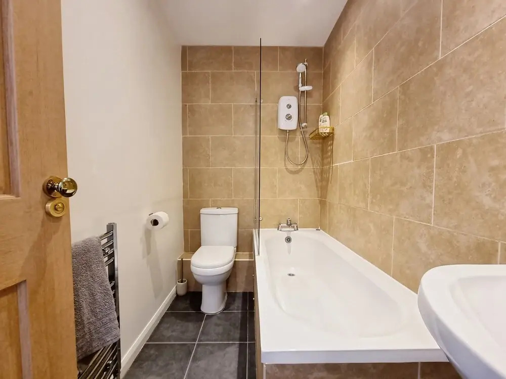Spacious Family Home In Glasgow