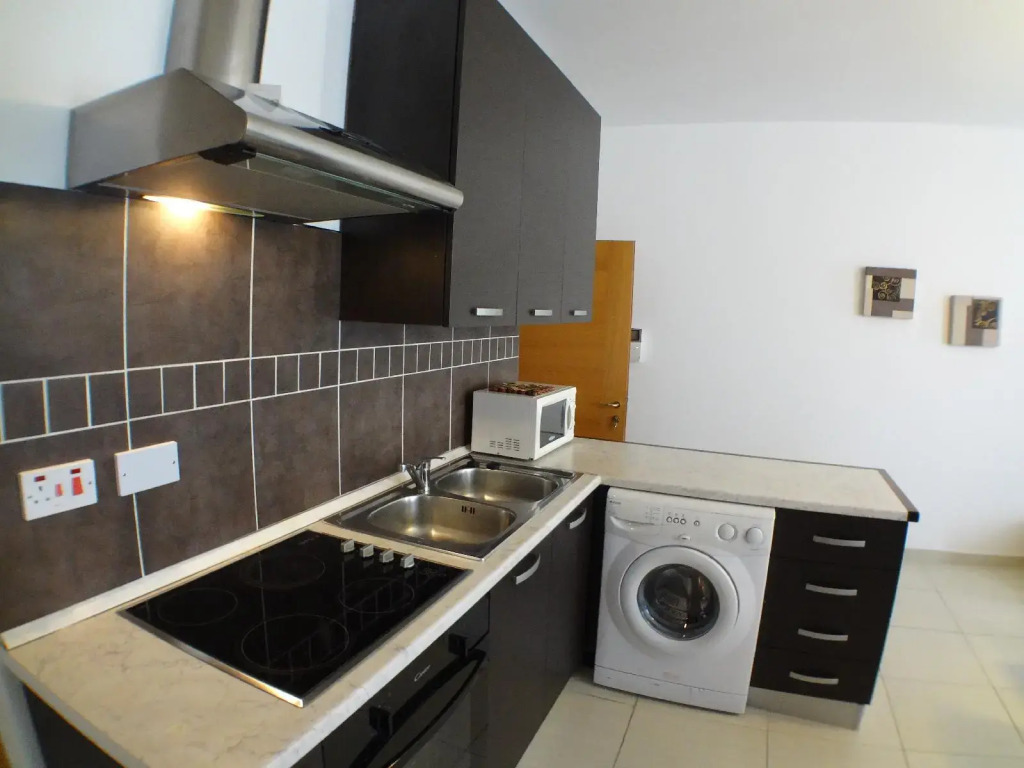 Eri Apartment E040