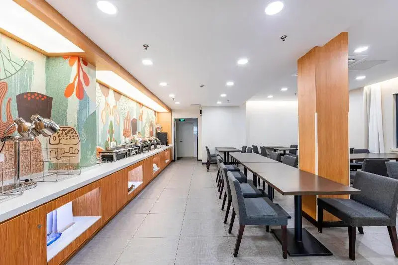 Atour Hotel Shanghai Jingan North XIzang Road Metro Station