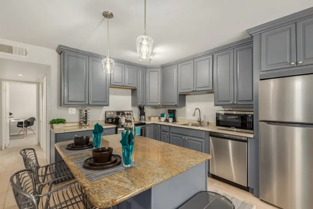 Thomas N6 Phoenix 2 Bedroom Condo by Redawning