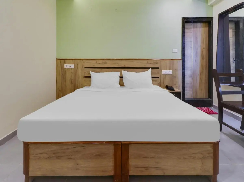 Townhouse OAK Hotel SVA