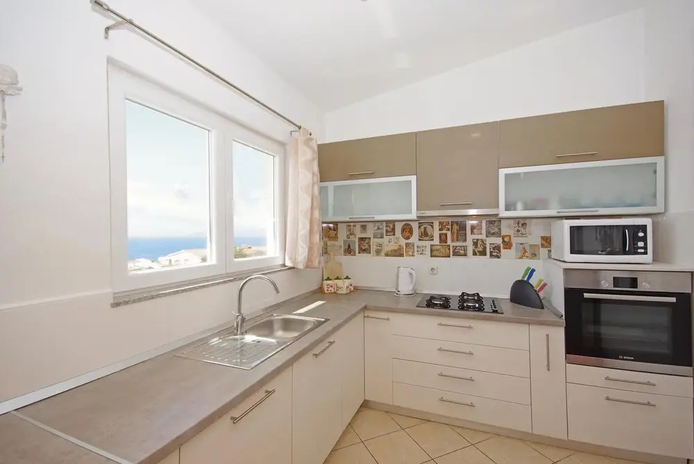 Amazing Home in Makarska With Wifi and 3 Bedrooms