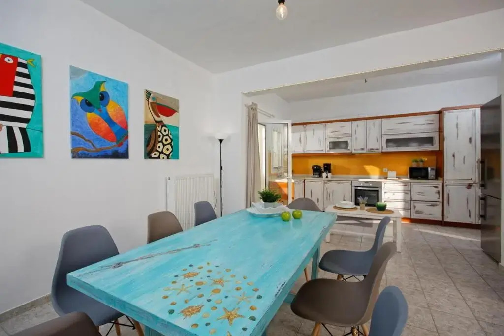 Bright and stylish 3 bedroom apartment
