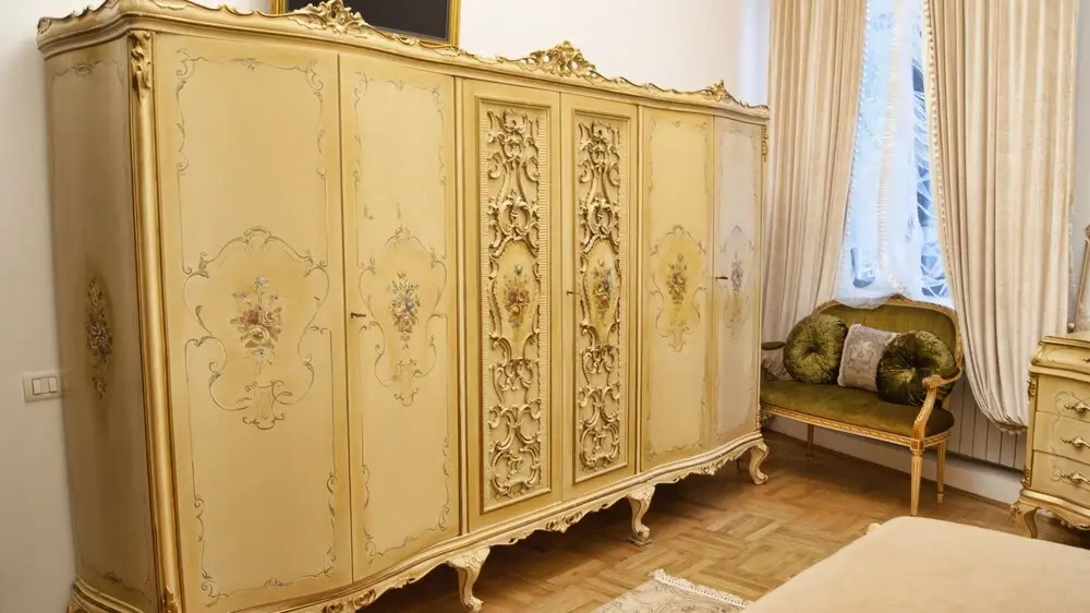 Conacul Coroanei Luxury Boutique