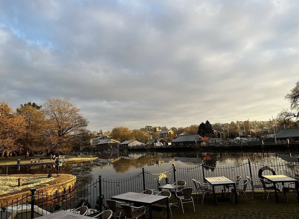 Steam Packet Inn