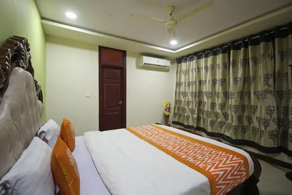 OYO 8496 Hotel SK Regency