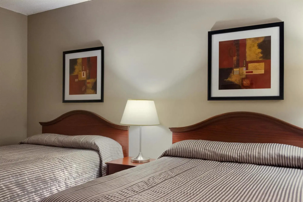 Travelodge Kingston LaSalle Hotel