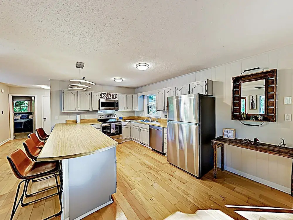 New Listing! The Chocolate W/ Kayaks 2 Bedroom Home