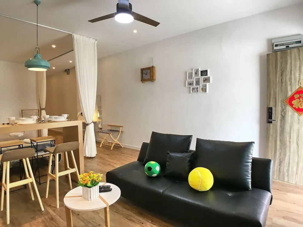 iBook 5 - Scandinavian Suites Room