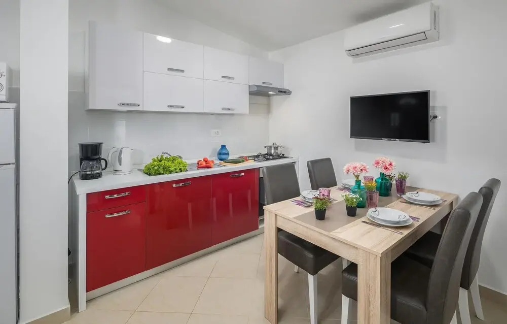 Amazing Home in Banjole With Wifi, 2 Bedrooms and Outdoor Swimming Pool