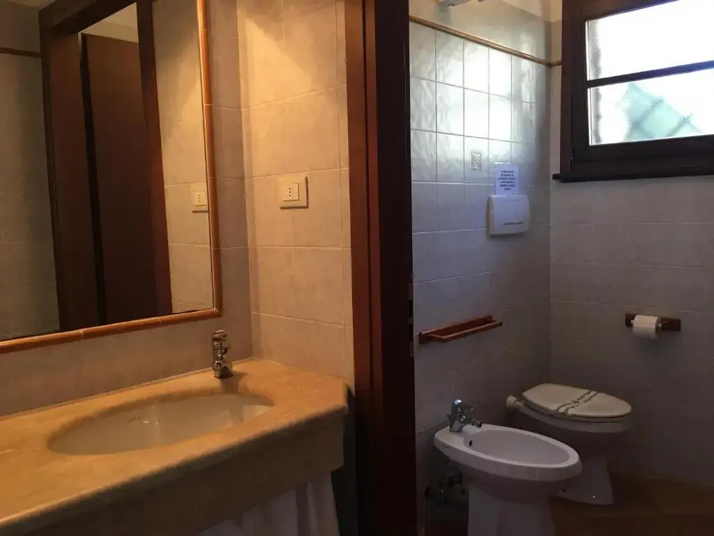 Casa "Ale" con piscina comune e bellissimo giardino a 5 minuti dal mare