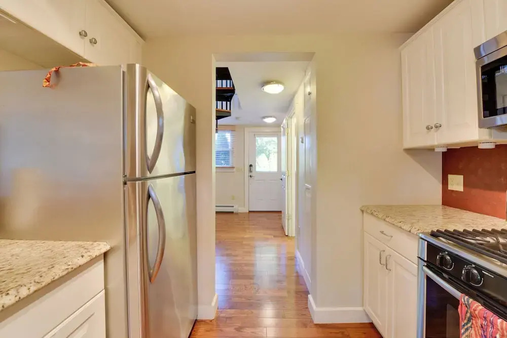 Shop, Dine, Explore Commercial St! Coastal Retreat