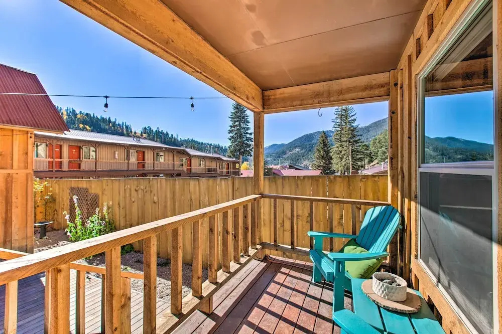 Red River Summer Cabin w/ Fire Pit & Mtn Views