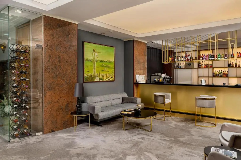 Crystal Palace Hotel