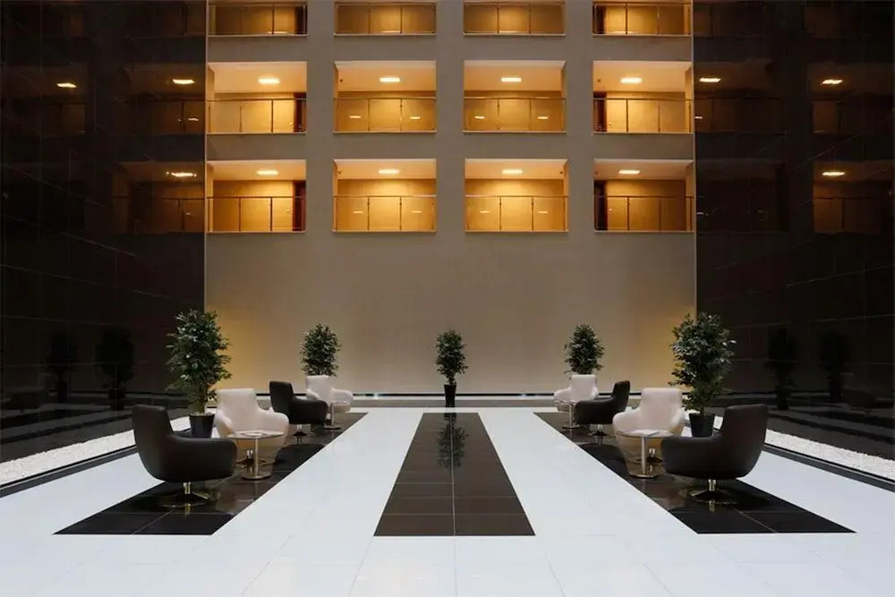 D&D Suites Flora